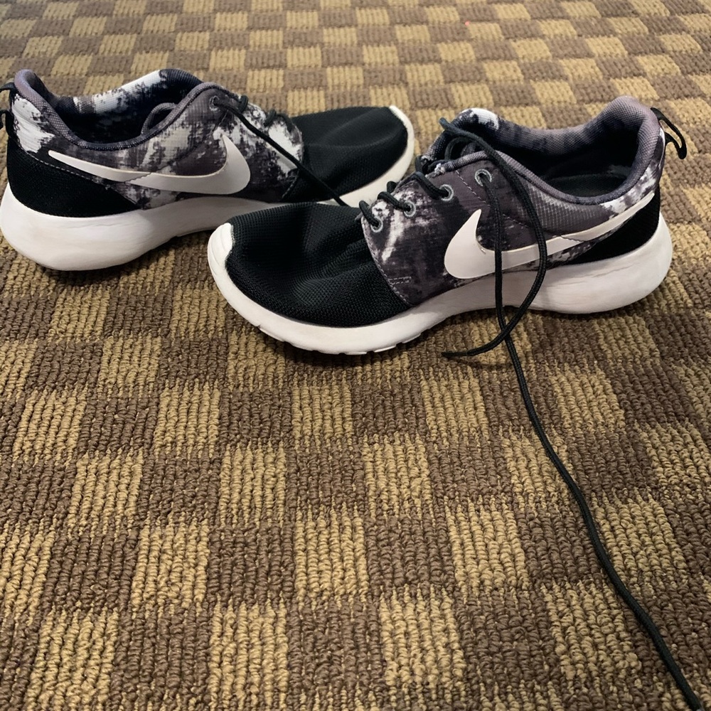Nike Roches - Picture 3 of 3